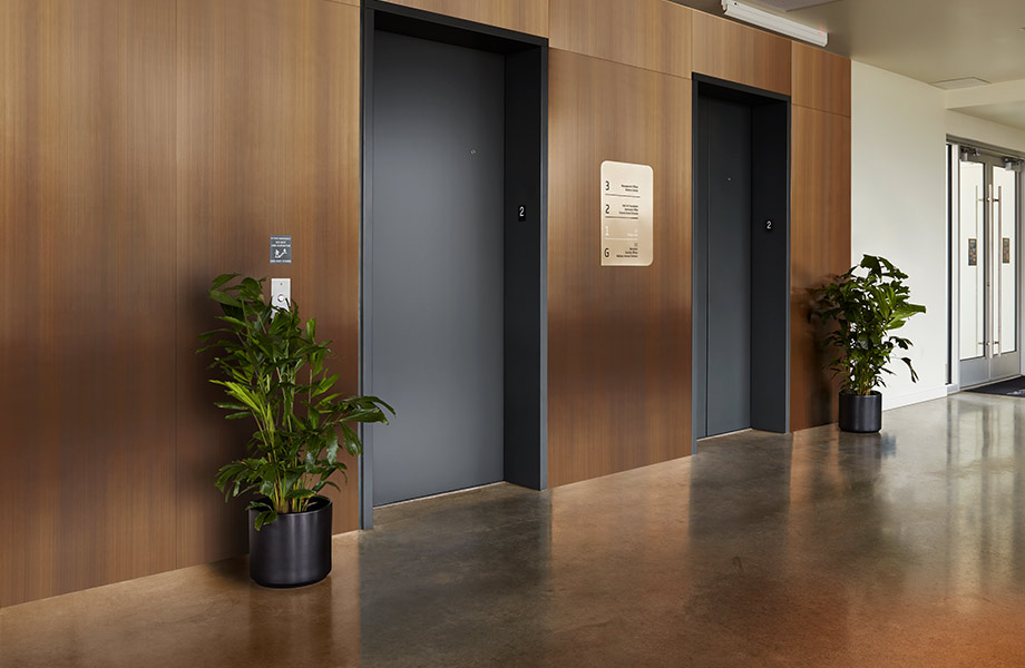 DecoMetal M9957 Laiton Huilé et M2042 Aluminium Brossé Laiton