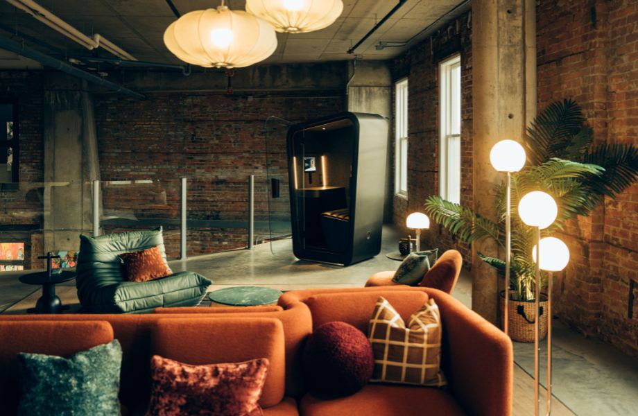 Experts durabilité- Loop Solo Phone Booth Staging